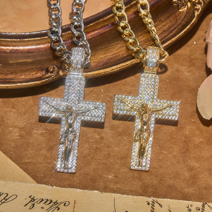 Christianartworkshop Glamouröses, funkelndes Kruzifix-Halsband mit Panzerkette: Ein tragbarer Talisman zeitloser, himmlischer Anmut - image 0