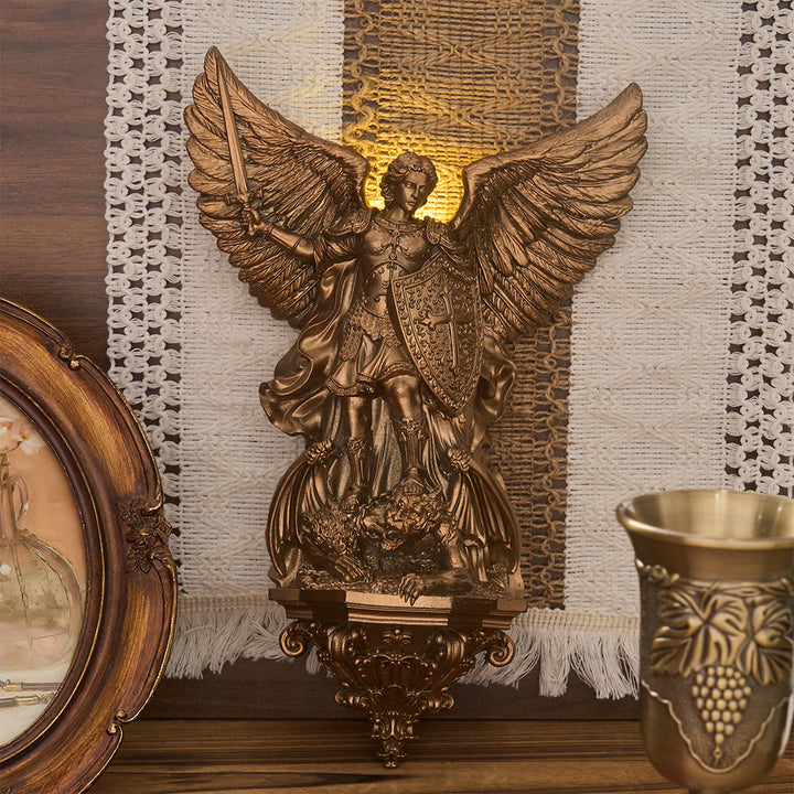 Christianartworkshop Grandiose geflügelte St.-Michael-Wandskulptur mit Hintergrundbeleuchtung: Sinnbild des edlen himmlischen Schutzes - image 4