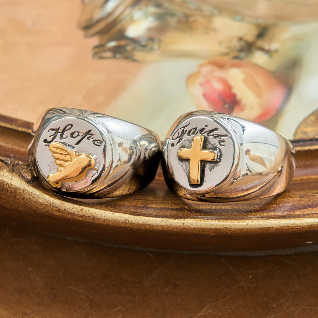 Christianartworkshop Siegelring mit Reliefmotiv, Kreuz und Heiliger Geist: Symbol göttlicher Inspiration - image 0