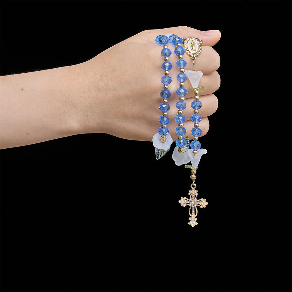 Christianartworkshop Durchscheinender blauer Rosenkranz aus Glas mit Lilienmotiv und perlenbesetztem Kreuz: Sinnbild reiner himmlischer Gelassenheit - image 1