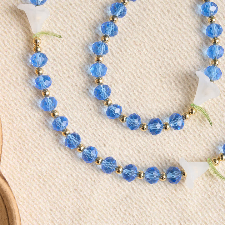 Christianartworkshop Durchscheinender blauer Rosenkranz aus Glas mit Lilienmotiv und perlenbesetztem Kreuz: Sinnbild reiner himmlischer Gelassenheit - image 5
