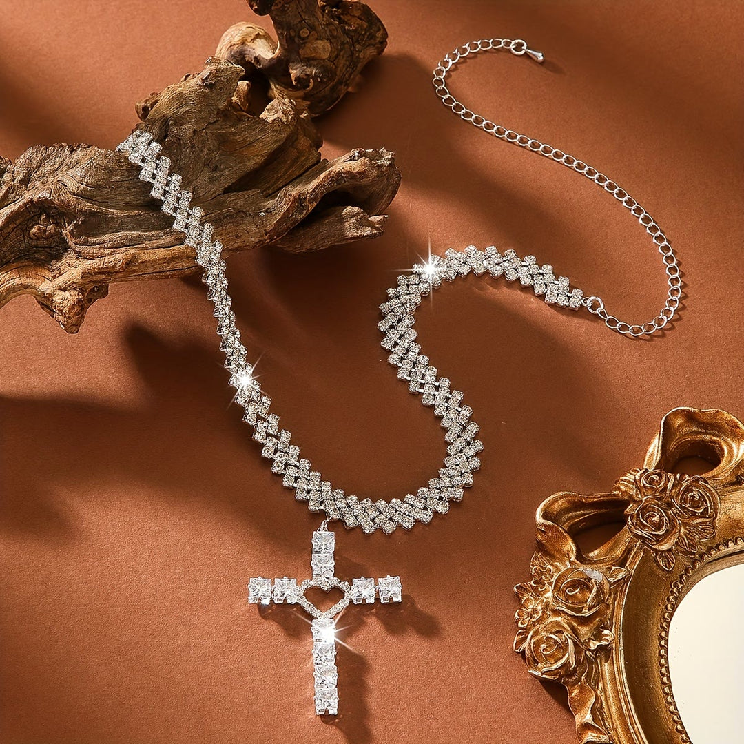 Christianartworkshop Funkelndes, facettiertes Herzkreuz-Choker: Zeichen reiner himmlischer Zuneigung - image 2