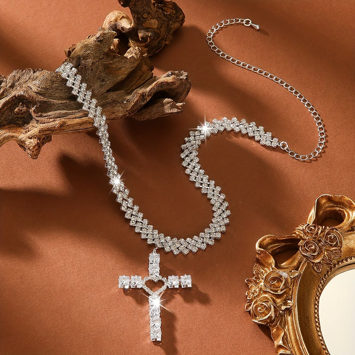 Christianartworkshop Funkelndes, facettiertes Herzkreuz-Choker: Zeichen reiner himmlischer Zuneigung - image 2