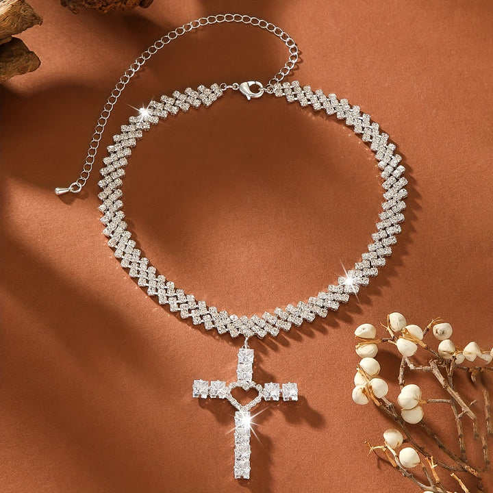 Christianartworkshop Funkelndes, facettiertes Herzkreuz-Choker: Zeichen reiner himmlischer Zuneigung - image 1