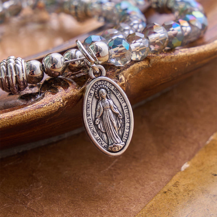 Christianartworkshop Zartes Armband mit polierten Kristallperlen und Guadalupe-Kreuz: Träger unvergänglicher heiliger Gnade - image 8