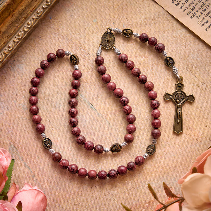 Rosenkranz „Unsere Liebe Frau“ aus Purpurherzholz mit bronzenem Andachtselement von Christianartworkshop - Unsere Liebe Frau und das Kruzifix - image 0