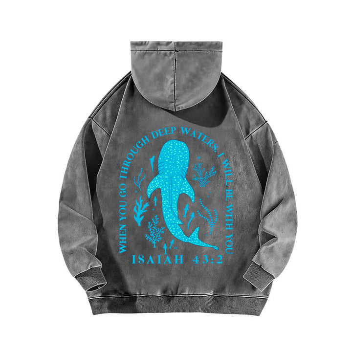 Christianartworkshop Deep Waters Jesaja 43:2 Walhai-Hoodie (gewaschen) - image 10