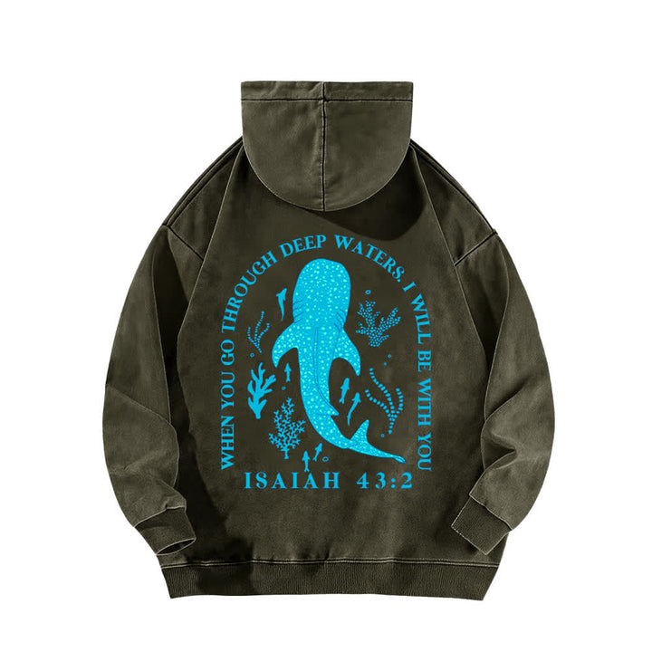 Christianartworkshop Deep Waters Jesaja 43:2 Walhai-Hoodie (gewaschen) - image 13