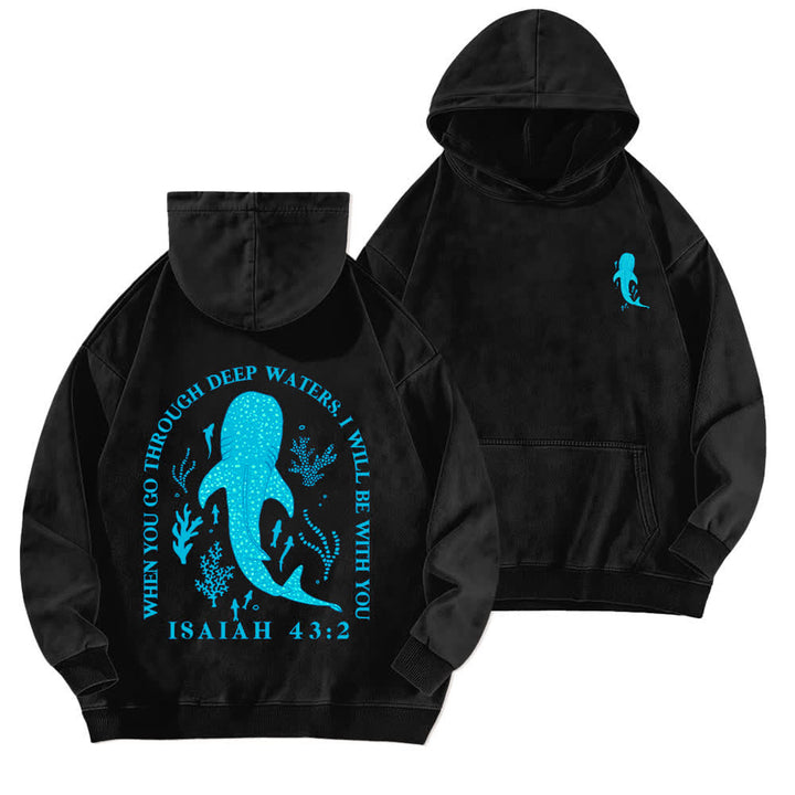 Christianartworkshop Deep Waters Jesaja 43:2 Walhai-Hoodie (gewaschen) - Schwarz - 5XL - image 3