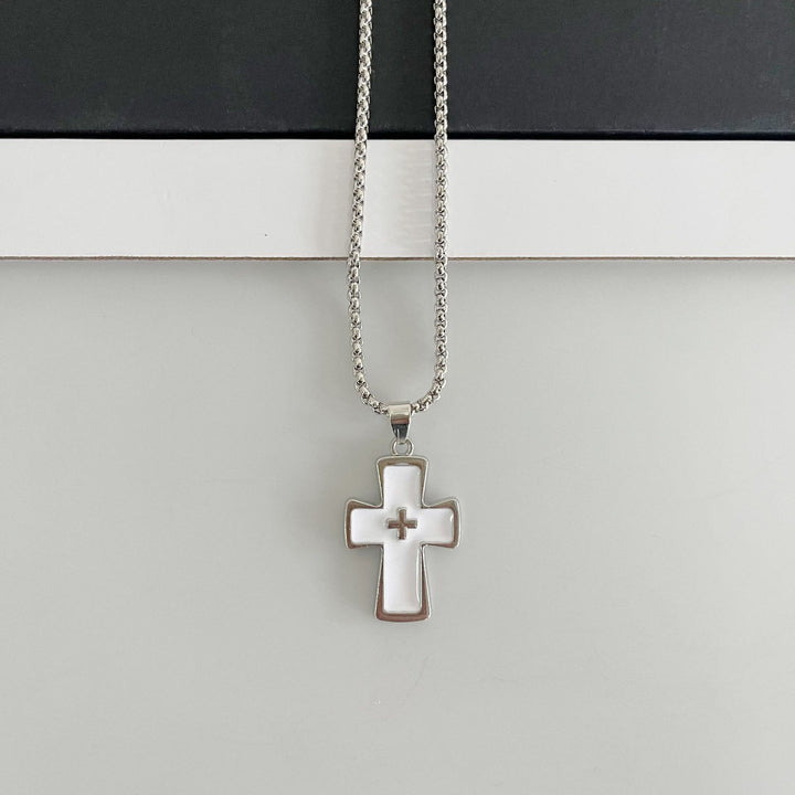 Christianartworkshop Doppelkreuz-Halskette mit polierter Lünettenfassung: Symbol zeitloser himmlischer Gnade - Weiß - image 3