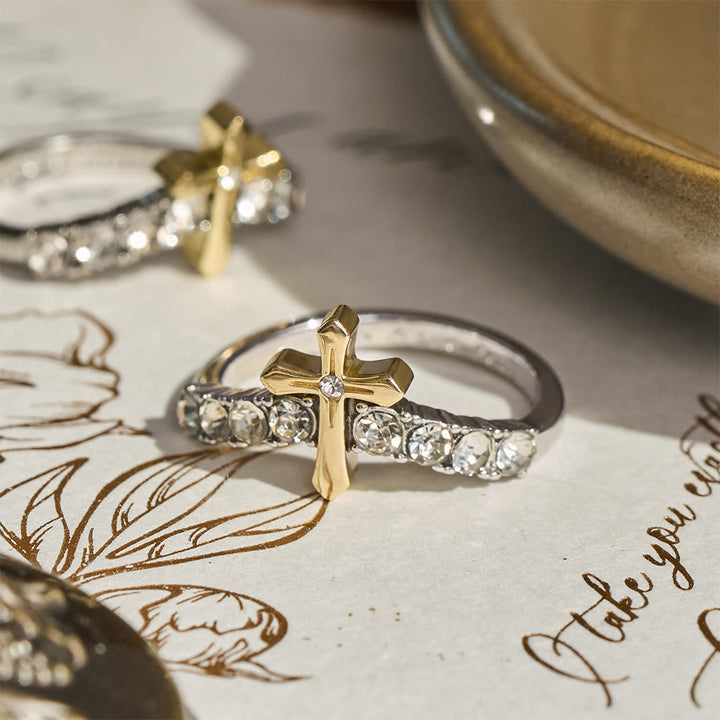 Christianartworkshop Ring mit erhabenem, juwelenbesetztem Kreuz und V-förmigem Band: Symbol des himmlischen Segens - image 3