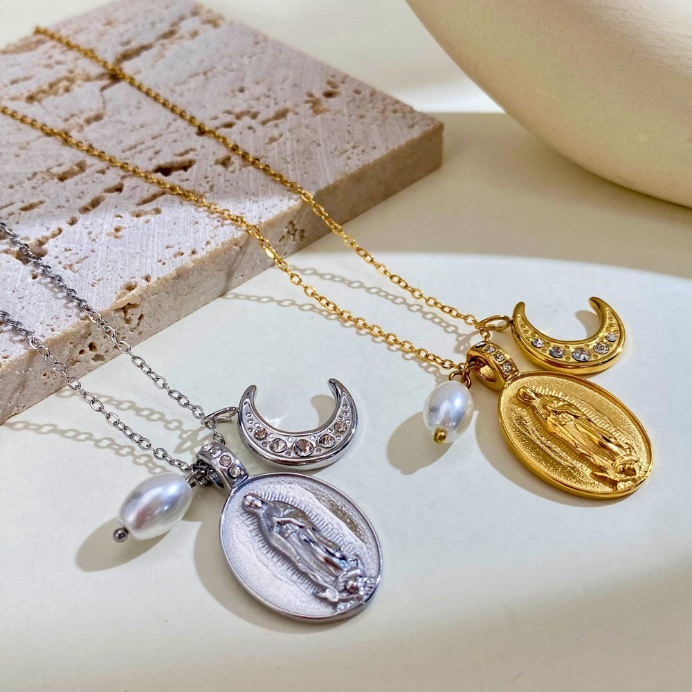 Christianartworkshop Perlenkette mit Halbmond und Marienmedaille für den täglichen Gebrauch: Zeichen himmlischen Schutzes - image 1