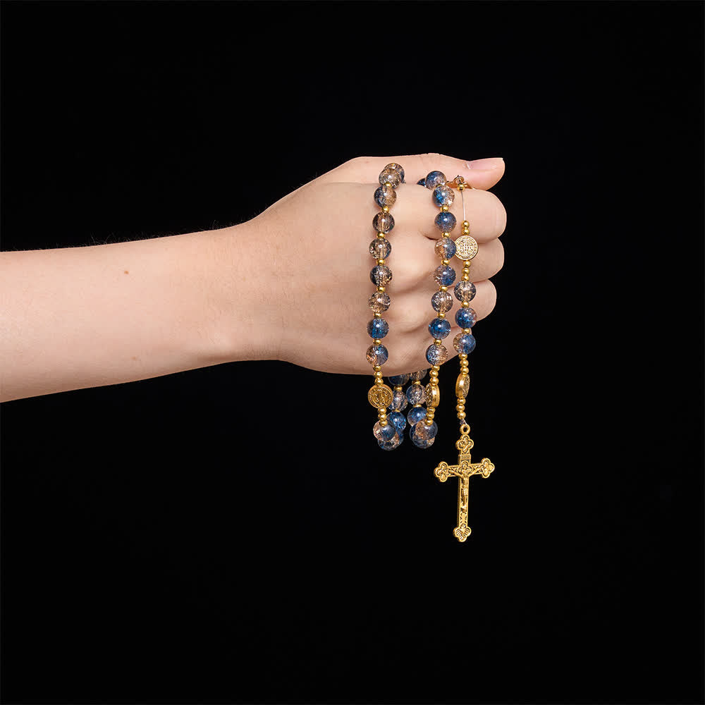 Christianartworkshop Strahlend blau-champagnerfarbener Rosenkranz aus Glasperlen im Vintage-Stil mit der Muttergottes von Aparecida und einem detailreichen Kruzifix - image 1