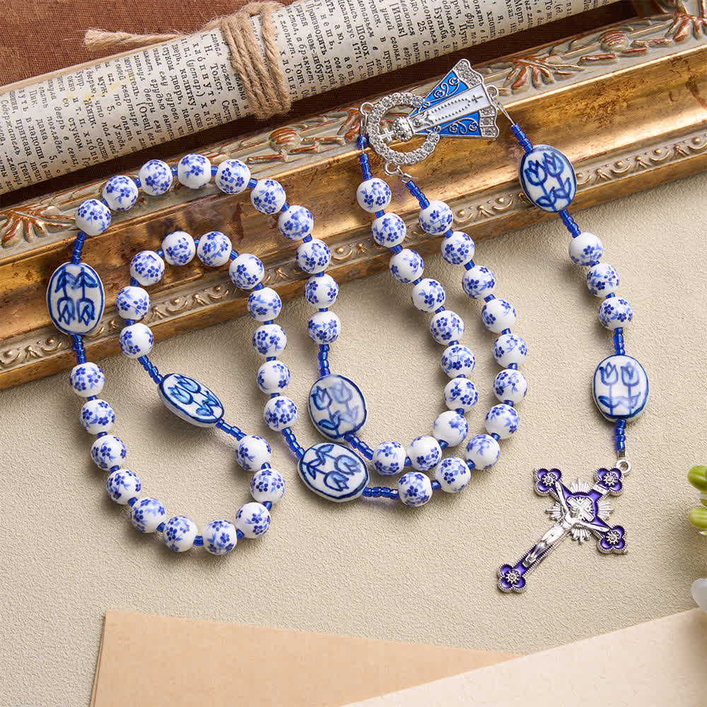 Christianartworkshop Rosenkranz aus blau-weißem Porzellan Unserer Lieben Frau von Aparecida: Erinnerungsstück für feierliches Gebet - image 2