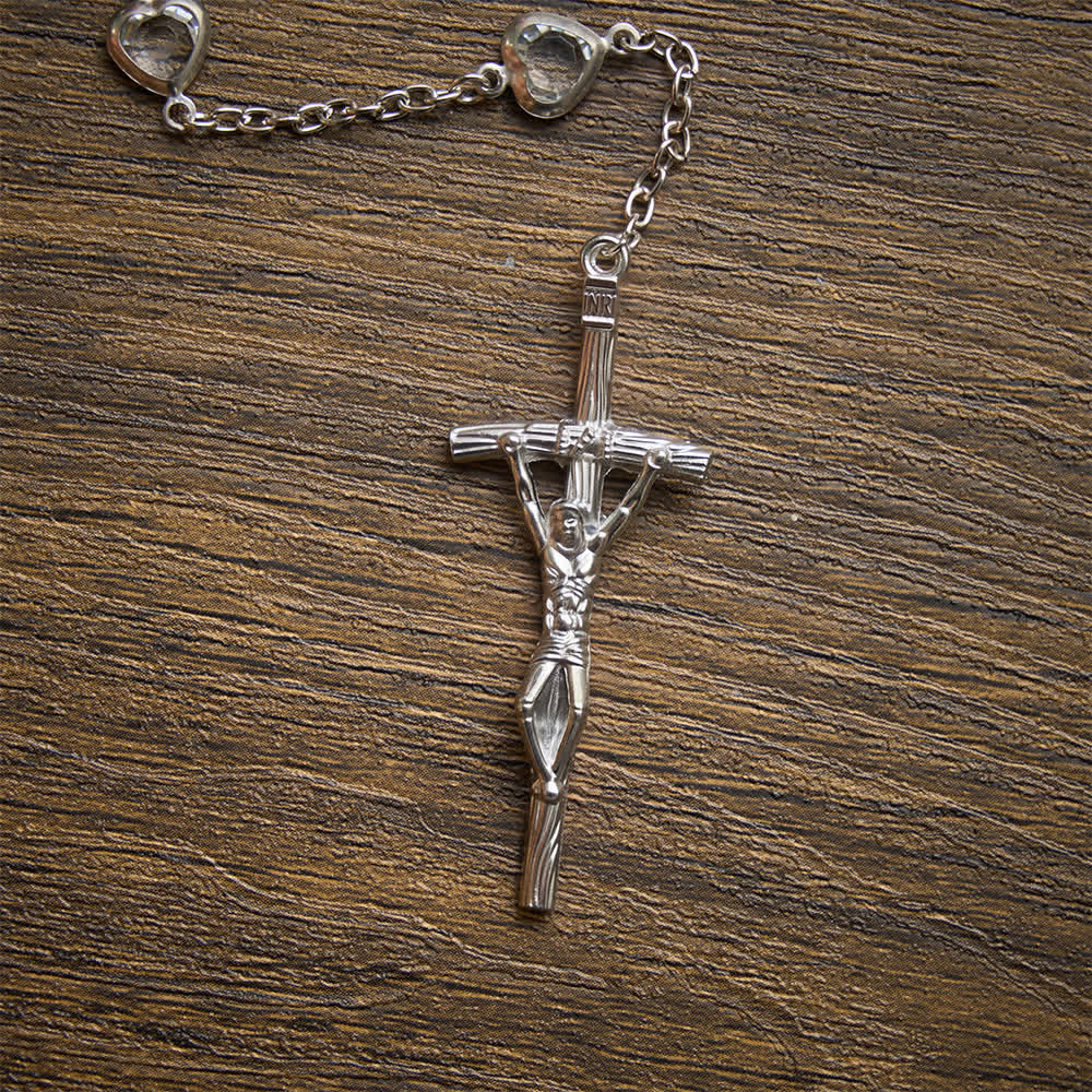 Christianartworkshop Silberfarbener Herz-Zirkonrosenkranz mit St.-Benedikt-Medaille: Symbol sanfter himmlischer Gnade - image 8
