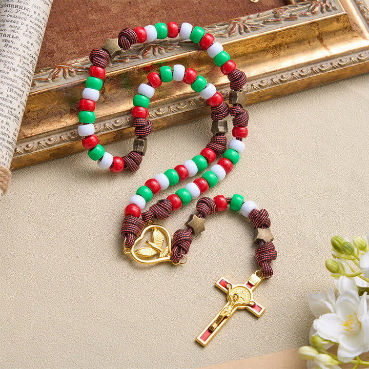 Christianartworkshop Rosenkranz aus Perlenkordel in Weihnachtsfarben mit Medaillon des Heiligen Geistes: Symbol himmlischer Gnade - image 2