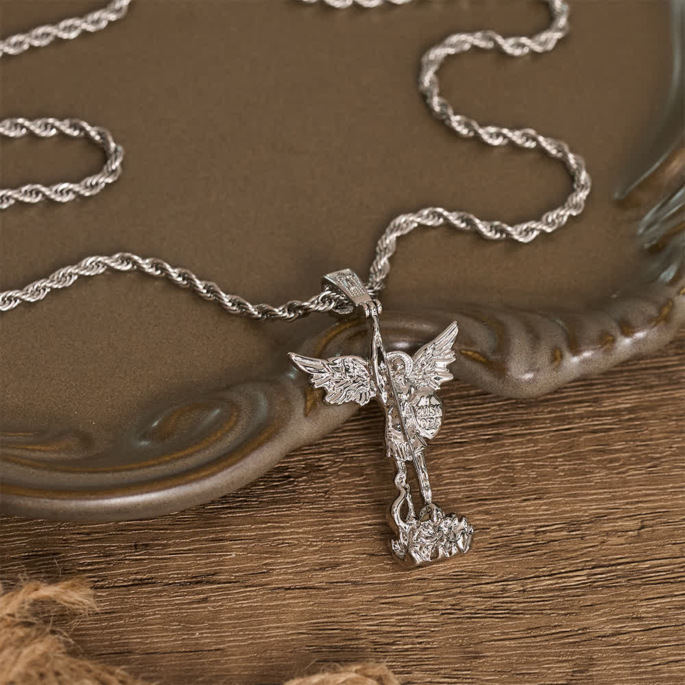 Christianartworkshop Aufwendig verzierte, 3D-gegossene Kette mit dem Heiligen Michael: Symbol unerschütterlicher himmlischer Tapferkeit - Silber - image 4