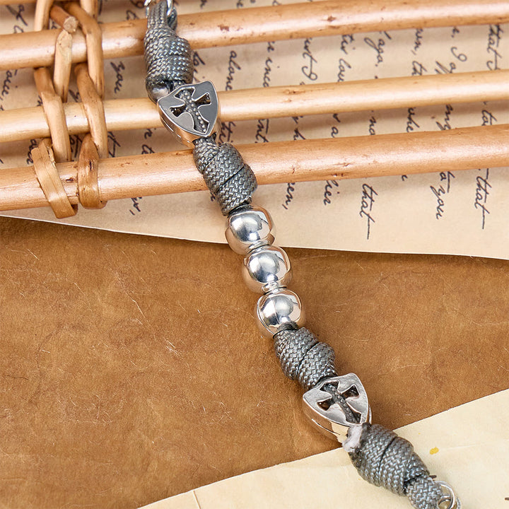Christianartworkshop Robuster Paracord-Rosenkranz mit geformtem Kruzifix: Symbol der beständigen göttlichen Stärkung - image 13