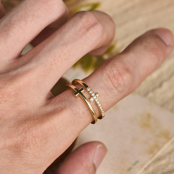 Christianartworkshop Eleganter Doppelring mit gekreuzten Fingern: Symbol für Ruhe und ewige Anmut - image 2