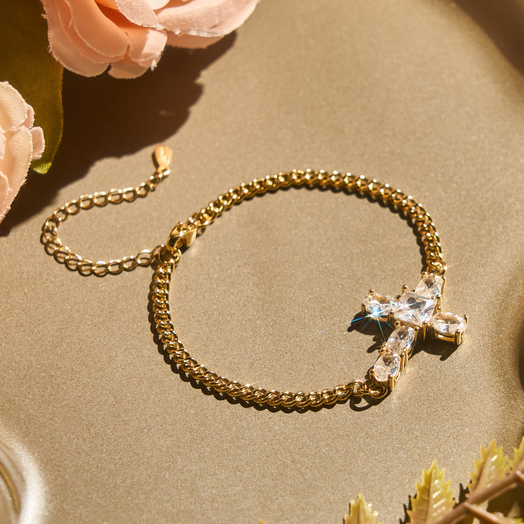 Christianartworkshop Statement-Armband mit facettiertem Kristallkreuz: Symbol für Ruhe und ewigen Frieden - Golden - image 0
