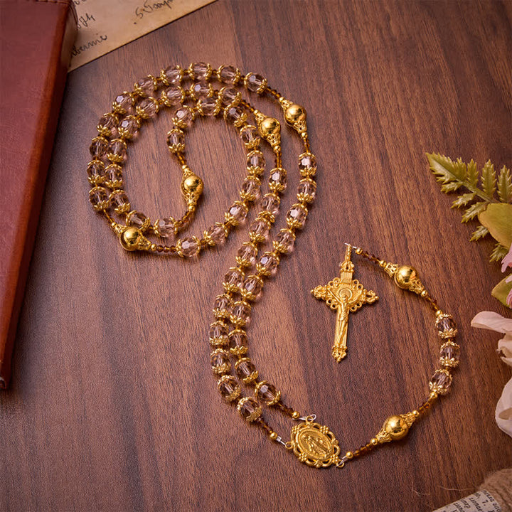 Christianartworkshop Facettierter Rosenkranz „Unsere Liebe Frau“ in Bernstein-Taupe mit geschnitztem Kruzifix: Erinnerungsstück für heilige Meilensteinzeremonien - Rosenkranz mit Champagner - image 0