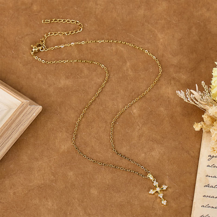 Christianartworkshop Zartes, leichtes Kristallkreuz-Halsband: Zeichen zeitloser, heiliger Geborgenheit - image 2