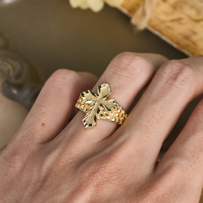 Christianartworkshop Ring aus Edelstahl mit gehämmertem Kreuz: Zeichen göttlichen Schutzes - image 1