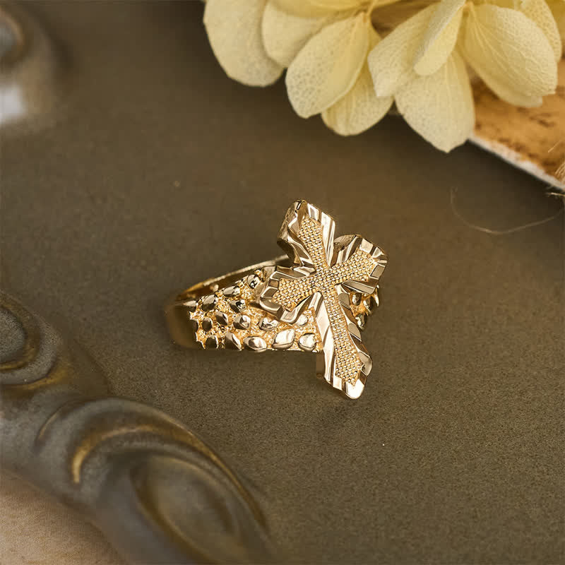 Christianartworkshop Ring aus Edelstahl mit gehämmertem Kreuz: Zeichen göttlichen Schutzes - image 4