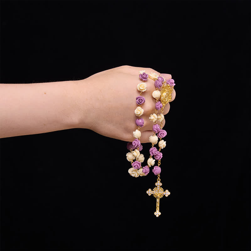 Christianartworkshop Rosenkranz mit cremefarbenen und violetten Rosenperlen, Marienverehrung und Juwelenkreuz: Symbol sanfter himmlischer Gnade - image 1