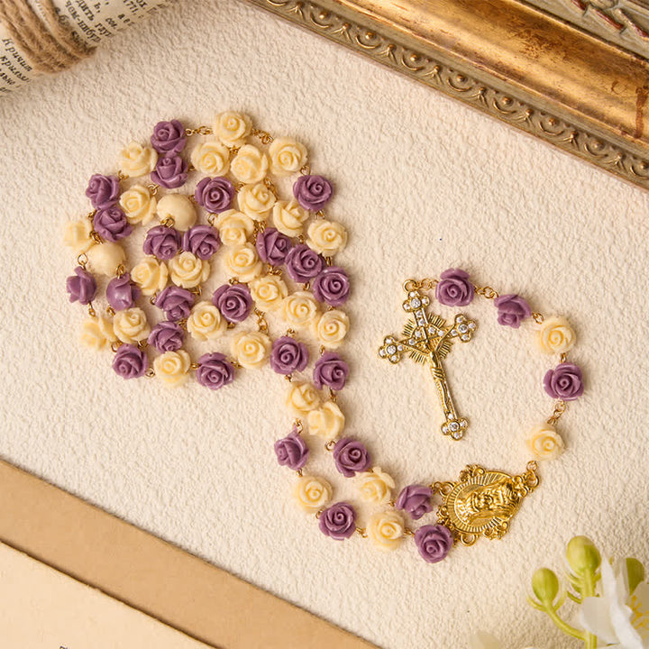 Christianartworkshop Rosenkranz mit cremefarbenen und violetten Rosenperlen, Marienverehrung und Juwelenkreuz: Symbol sanfter himmlischer Gnade - image 4