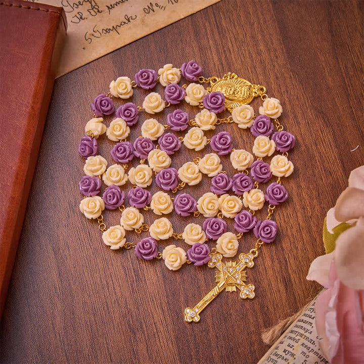 Christianartworkshop Rosenkranz mit cremefarbenen und violetten Rosenperlen, Marienverehrung und Juwelenkreuz: Symbol sanfter himmlischer Gnade - Zweifarbiger Rosenkranz mit Rosenperlen - image 0