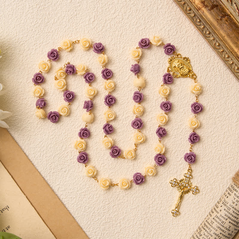 Christianartworkshop Rosenkranz mit cremefarbenen und violetten Rosenperlen, Marienverehrung und Juwelenkreuz: Symbol sanfter himmlischer Gnade - image 2