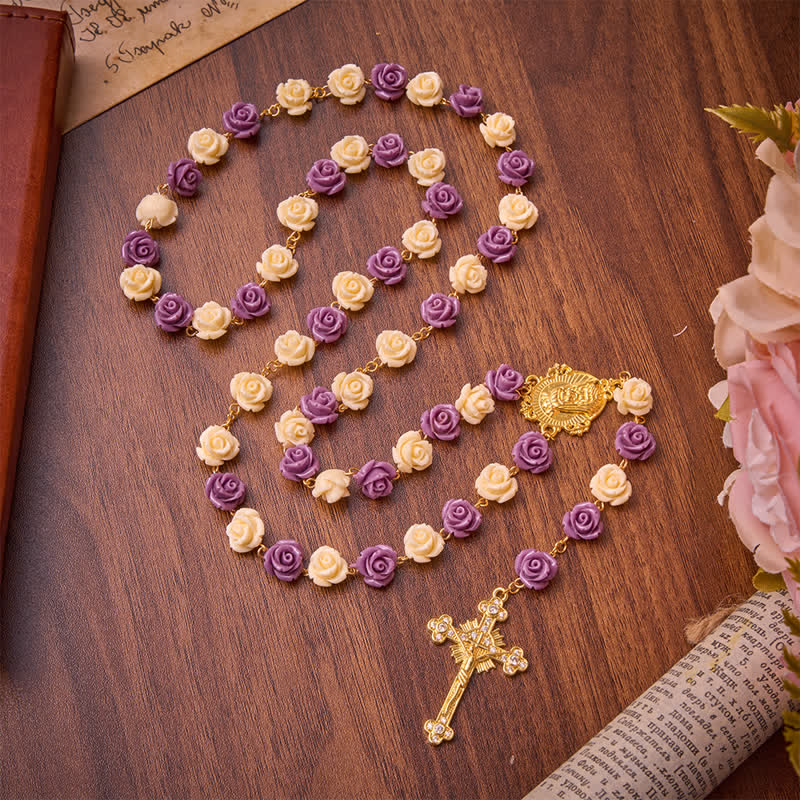Christianartworkshop Rosenkranz mit cremefarbenen und violetten Rosenperlen, Marienverehrung und Juwelenkreuz: Symbol sanfter himmlischer Gnade - image 3