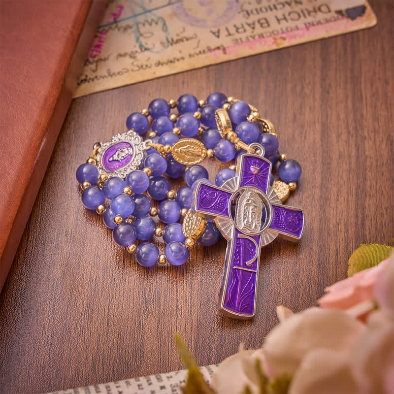 Christianartworkshop Rosenkranz mit lila Katzenaugenperlen und Emaille-Einlage, Unserer Lieben Frau: Zeichen des stillen himmlischen Segens - image 5