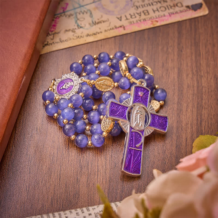 Christianartworkshop Rosenkranz mit lila Katzenaugenperlen und Emaille-Einlage, Unserer Lieben Frau: Zeichen des stillen himmlischen Segens - image 5
