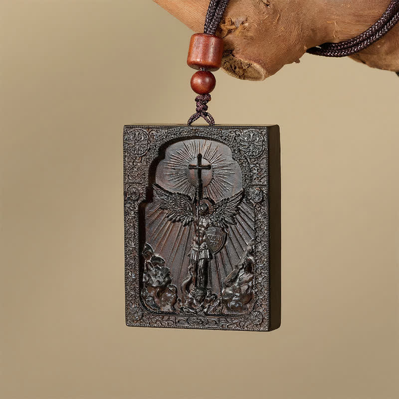 Christianartworkshop Heilige, aus Holz geschnitzte Halskette des Heiligen Michael: Symbol der unerschütterlichen göttlichen Befreiung - Afrikanisches Ebenholz - image 3