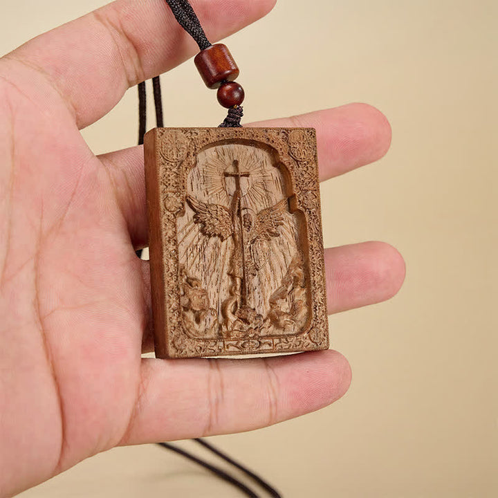 Christianartworkshop Heilige, aus Holz geschnitzte Halskette des Heiligen Michael: Symbol der unerschütterlichen göttlichen Befreiung - Amerikanische Walnuss - image 0