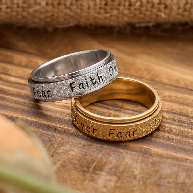 Christianartworkshop Glaube statt Angst – Drehbarer Fidget-Ring aus Edelstahl: Symbol des heiligen Mutes - image 1