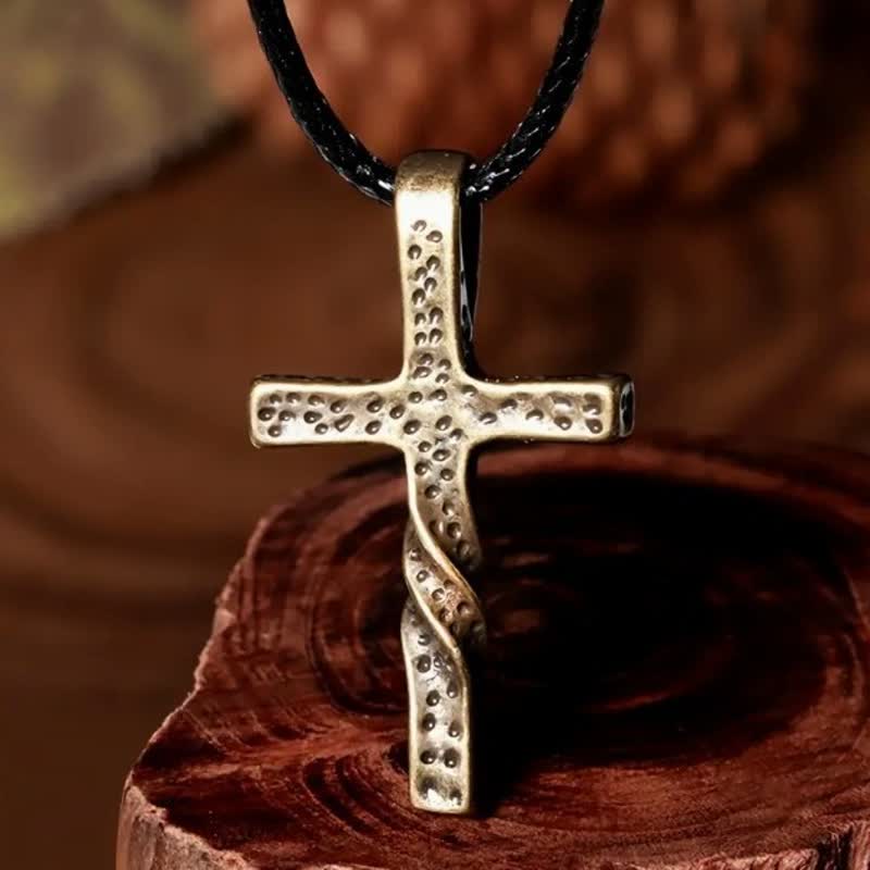 Christianartworkshop Handgefertigte, strukturierte Halskette mit gedrehtem Kreuz aus einer Legierung: Träger eines stillen himmlischen Segens - Kreuzen - image 0