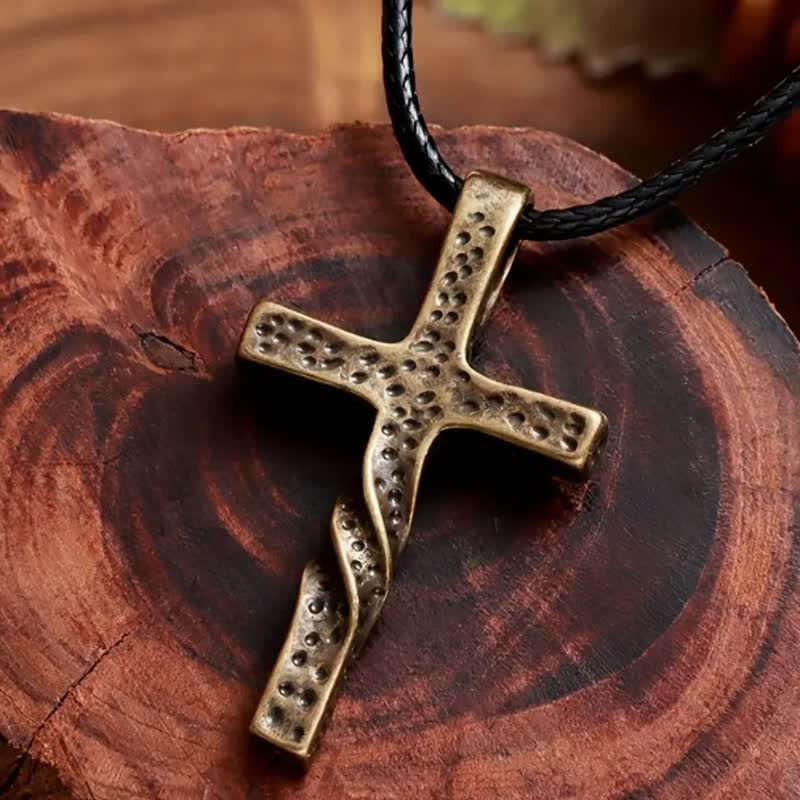 Christianartworkshop Handgefertigte, strukturierte Halskette mit gedrehtem Kreuz aus einer Legierung: Träger eines stillen himmlischen Segens - image 1
