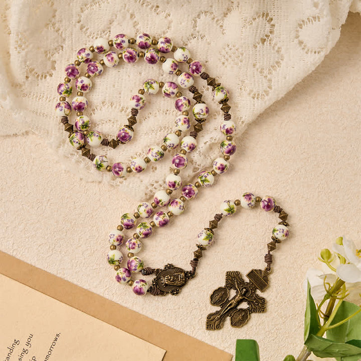 Christianartworkshop Rosenkranz aus antikisiertem Bronze mit rosa Blütenmotiv, Marienmedaille und Kruzifix - image 5