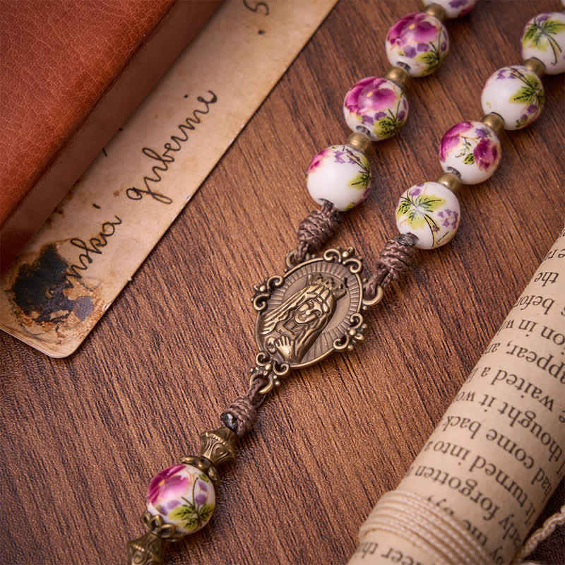 Christianartworkshop Rosenkranz aus antikisiertem Bronze mit rosa Blütenmotiv, Marienmedaille und Kruzifix - image 6