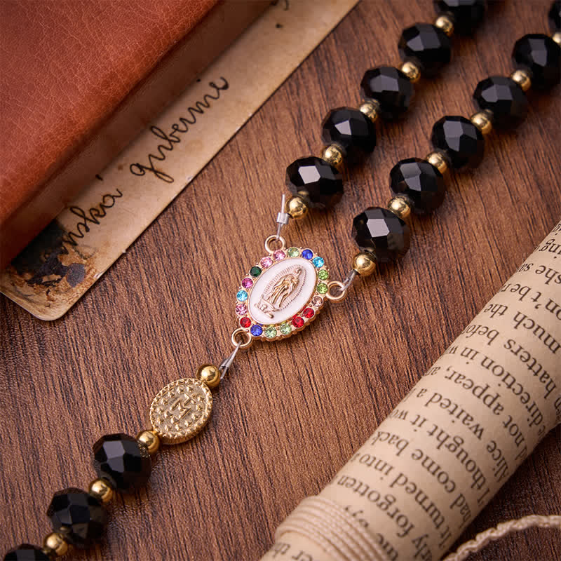 Christianartworkshop Luxuriöser Rosenkranz aus facettiertem schwarzem Glas mit kunstvoll vergoldetem Kruzifix und Marienmedaille - image 7