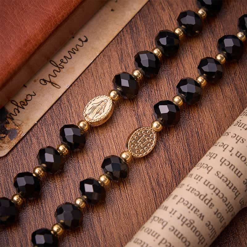 Christianartworkshop Luxuriöser Rosenkranz aus facettiertem schwarzem Glas mit kunstvoll vergoldetem Kruzifix und Marienmedaille - image 6