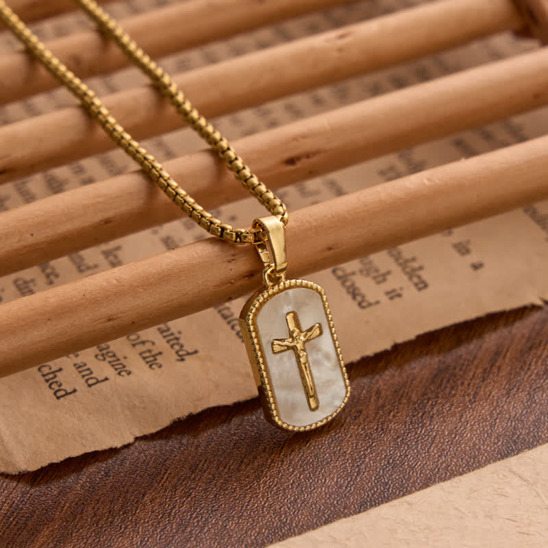Christianartworkshop Zarte Gliederkette mit Muscheleinlage und Kruzifix: Symbol friedvoller innerer Hingabe - Golden - image 2