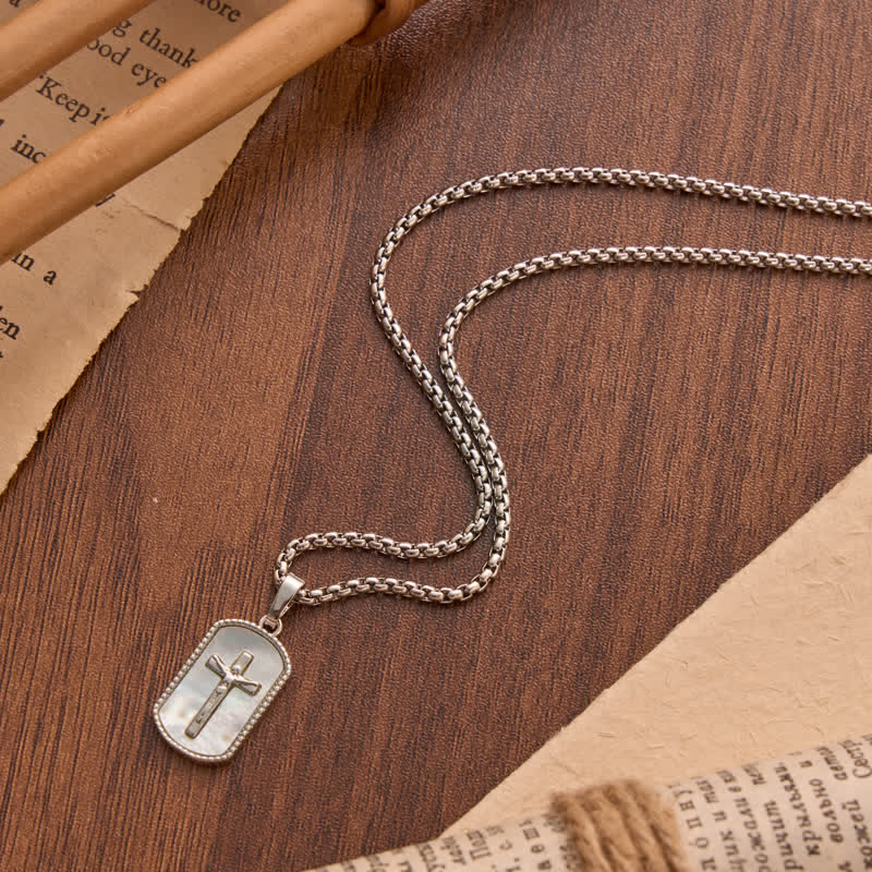 Christianartworkshop Zarte Gliederkette mit Muscheleinlage und Kruzifix: Symbol friedvoller innerer Hingabe - image 4