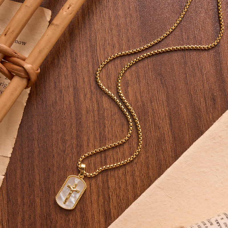 Christianartworkshop Zarte Gliederkette mit Muscheleinlage und Kruzifix: Symbol friedvoller innerer Hingabe - image 1