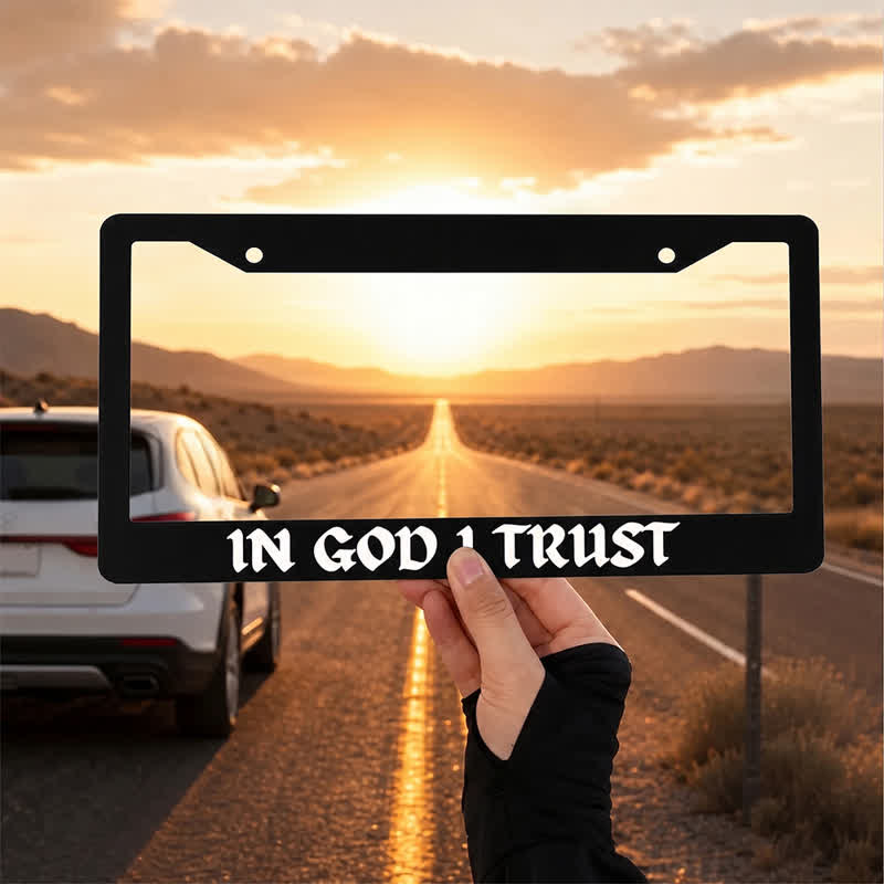 Christianartworkshop Aussagekräftiger Autorahmen mit der Aufschrift „In God I Trust“: Symbol stiller himmlischer Begleitung - 12,24"*6,26"*0,31"/31,1 cm*15,9 cm*0,8 cm (Standardgröße für US-Teller: 6" x 12") - image 0