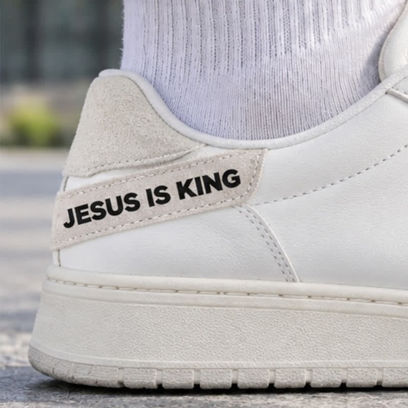Christianartworkshop Auffälliger Schuhaufkleber „Jesus ist König“: Symbol himmlischer königlicher Souveränität - Set mit 10 Stück - image 0