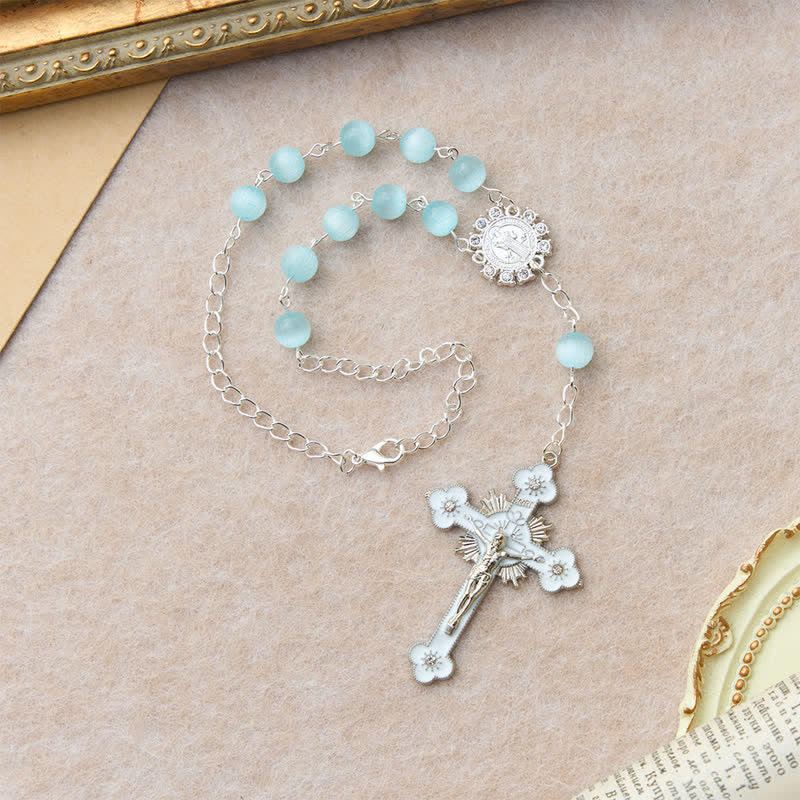 Christianartworkshop Hellblauer Rosenkranz in Katzenaugenform mit St.-Benedikt-Medaille und weißem Emaille-Kruzifix - image 4